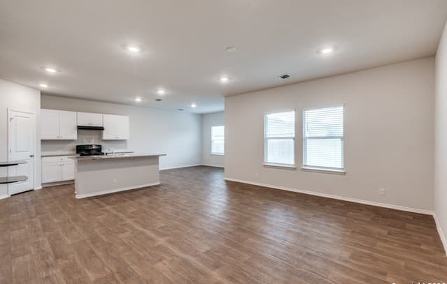 4-bedroom rental at 4111 Fort Palmer in St Hedwig, TX — photo 4