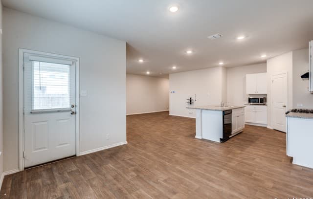 4-bedroom rental at 4111 Fort Palmer in St Hedwig, TX — photo 5