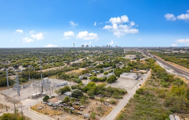 rental at 610 Jenull Ave in San Antonio, TX — photo 2