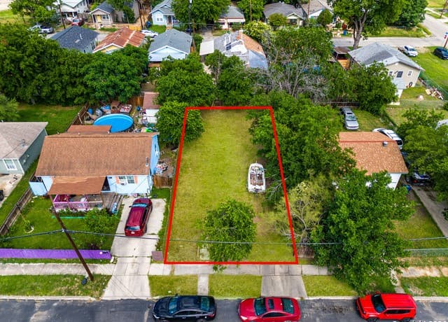 rental at 718 S Olive St in San Antonio, TX — photo 1