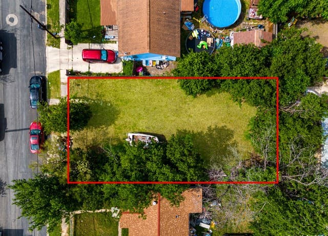 rental at 718 S Olive St in San Antonio, TX — photo 4
