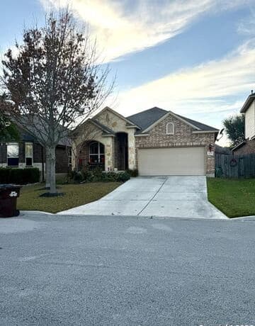 3-bedroom rental at 26010 Shady Acres in San Antonio, TX — photo 3