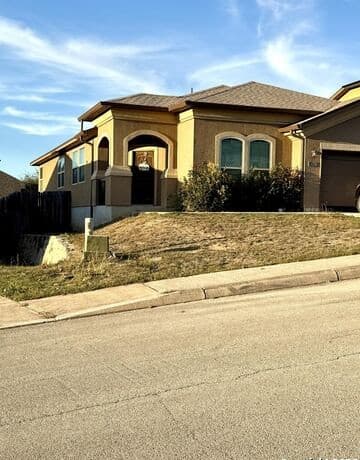 3-bedroom rental at 1439 Rock Dove in San Antonio, TX — photo 4