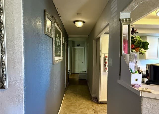 4-bedroom rental at 143 Los Arboles in San Antonio, TX — photo 4
