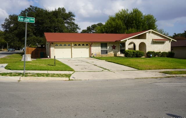 3-bedroom rental at 615 Amistad Blvd in Universal City, TX — photo 1