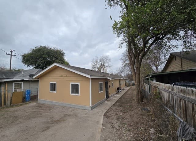 rental at 113 Cox in San Antonio, TX — photo 1