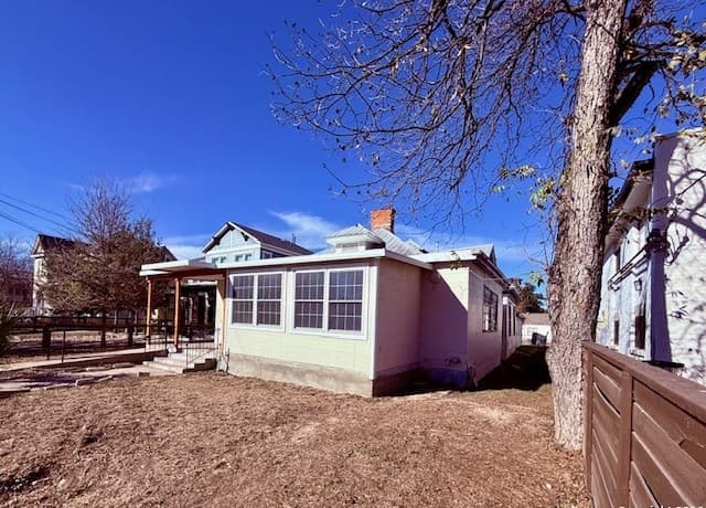 rental at 325 E Locust in San Antonio, TX — photo 4