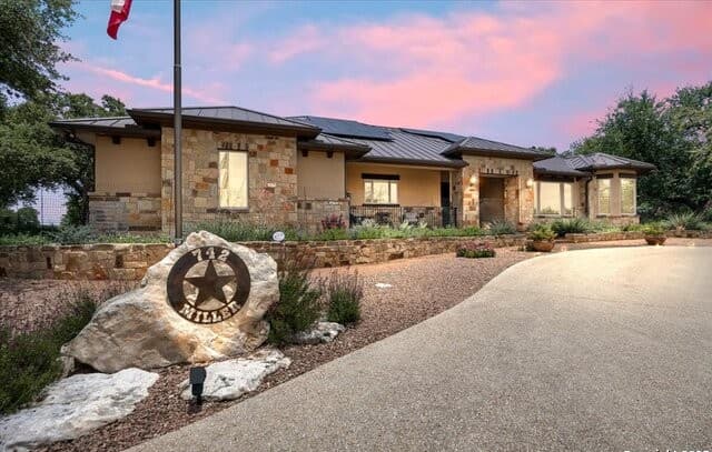 3-bedroom rental at 742 Pacific in Spring Branch, TX — photo 2