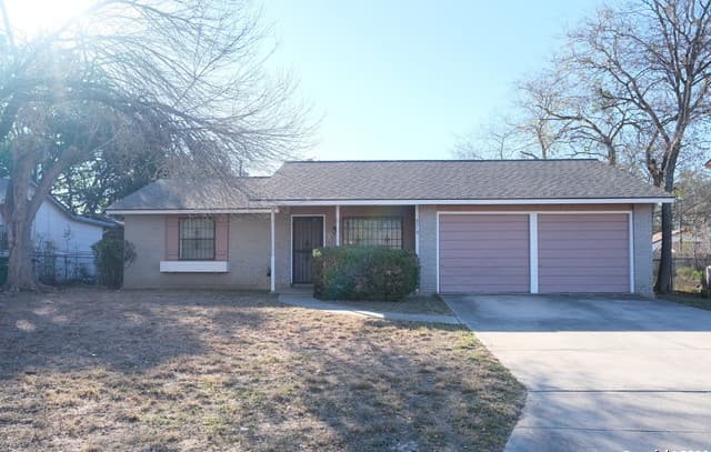 3-bedroom rental at 4214 Parkwood Dr. in San Antonio, TX — photo 1