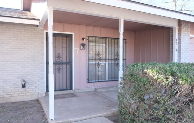 3-bedroom rental at 4214 Parkwood Dr. in San Antonio, TX — photo 2