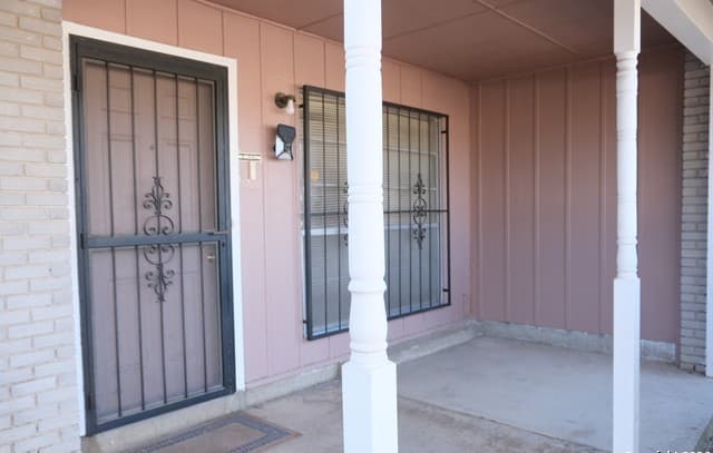3-bedroom rental at 4214 Parkwood Dr. in San Antonio, TX — photo 3