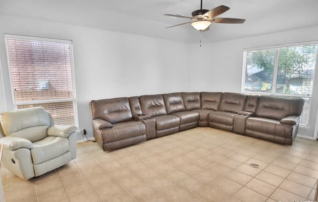 4-bedroom rental at 23530 Enchanted in San Antonio, TX — photo 3