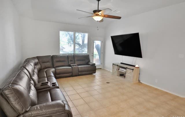 4-bedroom rental at 23530 Enchanted in San Antonio, TX — photo 4