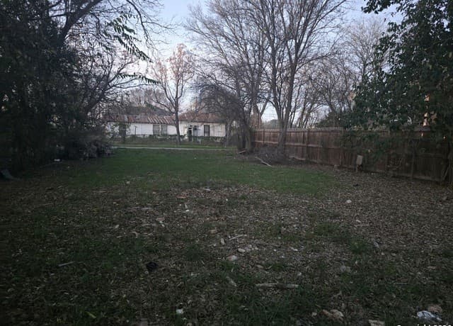 rental at 1327 Burleson in San Antonio, TX — photo 3