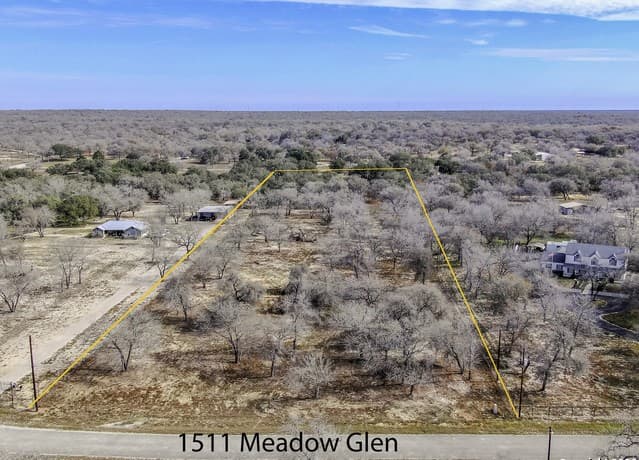 rental at 1511 Meadow Glen in Adkins, TX — photo 1