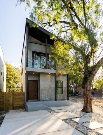 3-bedroom rental at 815 Waverly Ave in San Antonio, TX — photo 2