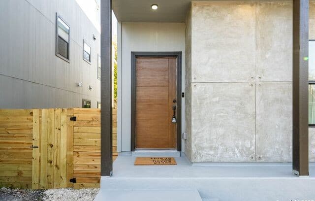 3-bedroom rental at 815 Waverly Ave in San Antonio, TX — photo 3