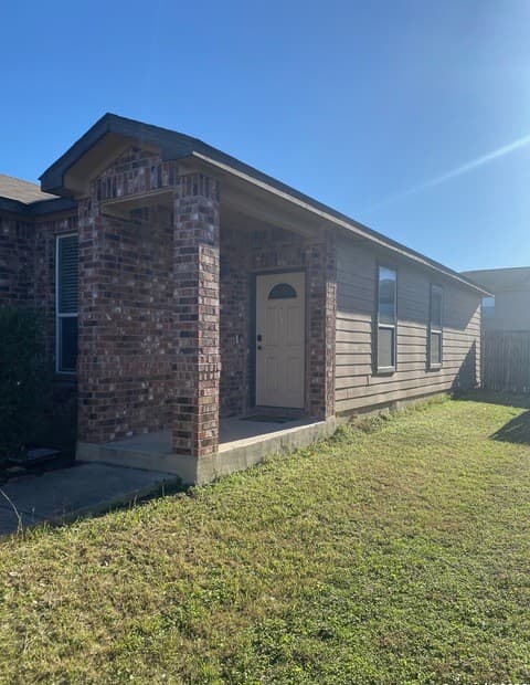 3-bedroom rental at 4426 Wrangler Run in San Antonio, TX — photo 2