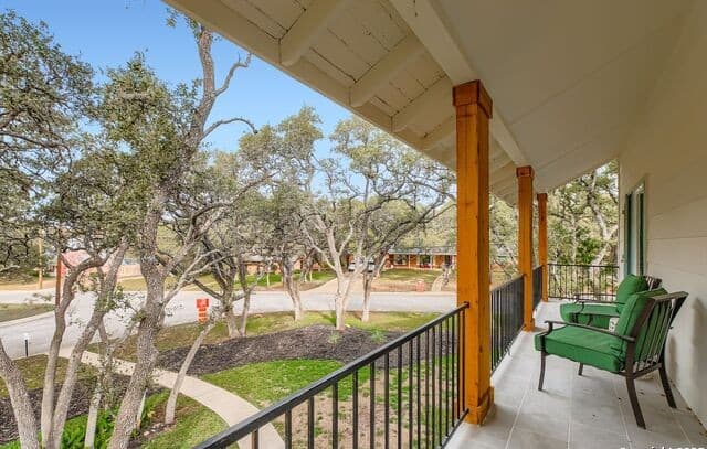 4-bedroom rental at 146 Canyon Oaks in Hollywood Park, TX — photo 2