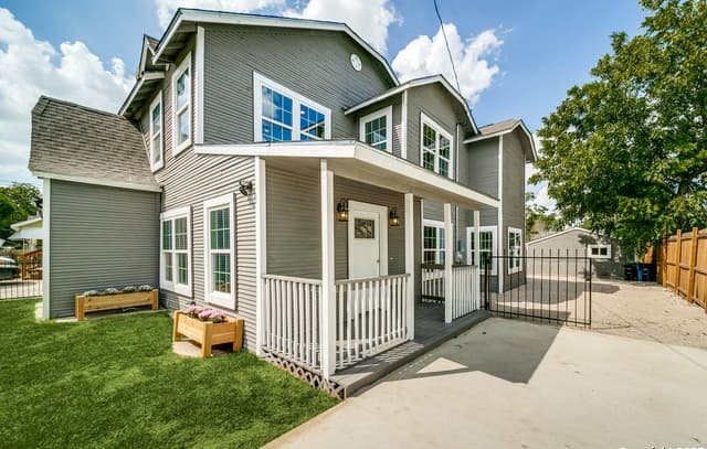 4-bedroom rental at 811 W Kings in San Antonio, TX — photo 2