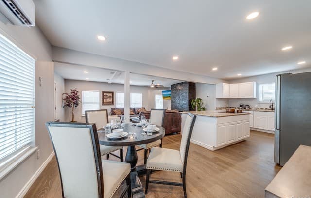 4-bedroom rental at 811 W Kings in San Antonio, TX — photo 3