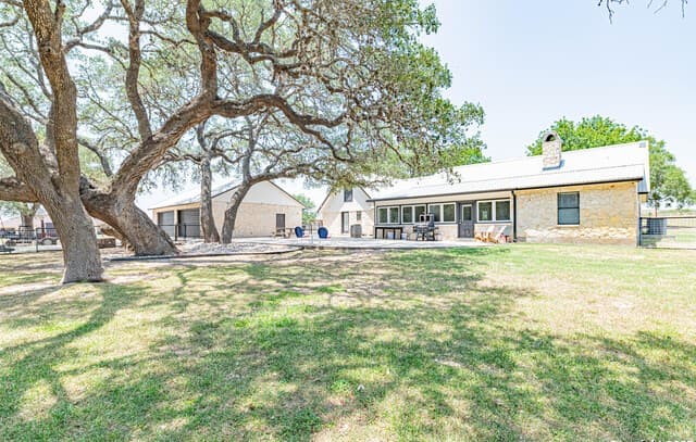 4-bedroom rental at 461 Fm 3432 in La Vernia, TX — photo 1