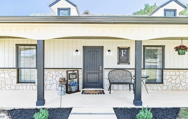4-bedroom rental at 461 Fm 3432 in La Vernia, TX — photo 5