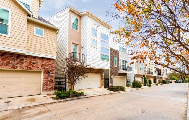 3-bedroom rental at 131 Mary D in Alamo Heights, TX — photo 4