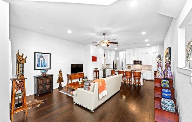 3-bedroom rental at 131 Mary D in Alamo Heights, TX — photo 5
