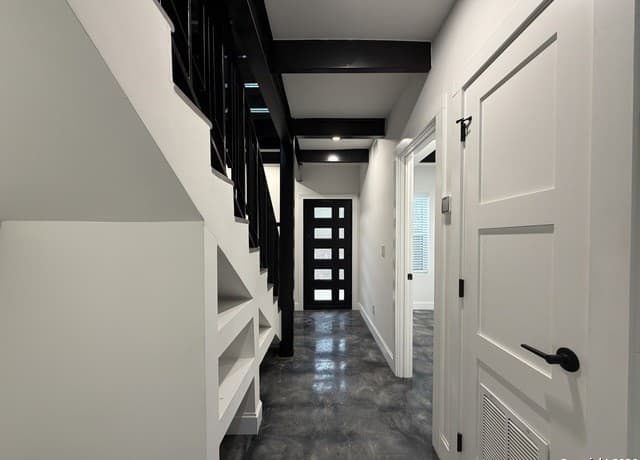 3-bedroom rental at 222 S Olive St Unit 1102 in San Antonio, TX — photo 2