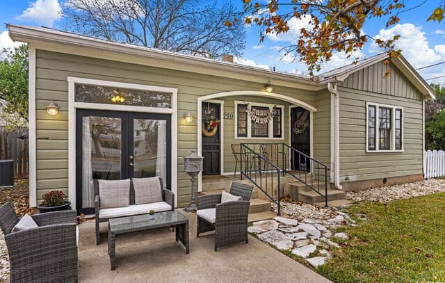 2-bedroom rental at 210 N Acorn in Fredericksburg, TX — photo 1