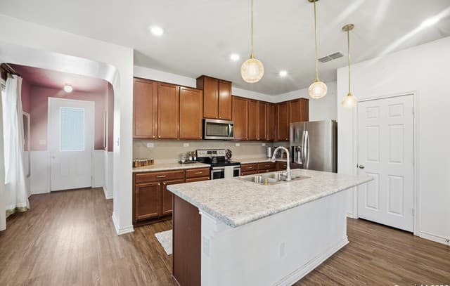 4-bedroom rental at 9831 Overlook Cyn in San Antonio, TX — photo 3