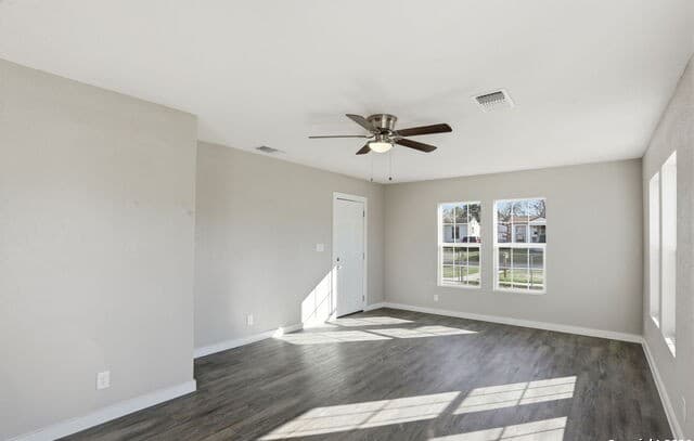 3-bedroom rental at 1203 Denver Blvd in San Antonio, TX — photo 5