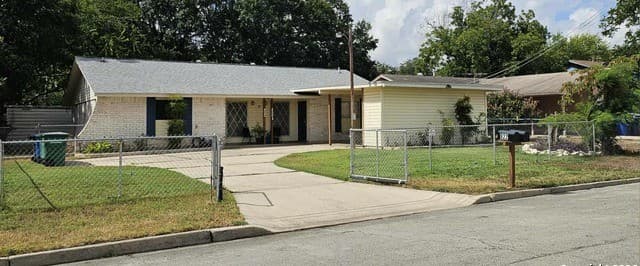 2-bedroom rental at 820 Durr in San Antonio, TX — photo 4