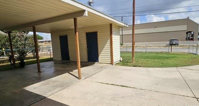 2-bedroom rental at 820 Durr in San Antonio, TX — photo 5