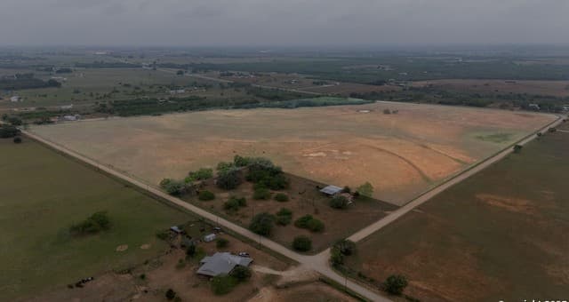 rental at TBD State Hwy 97 West in Floresville, TX — photo 2