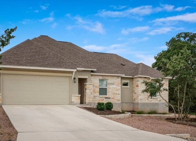 4-bedroom rental at 128 Frank Jones in Blanco, TX — photo 2