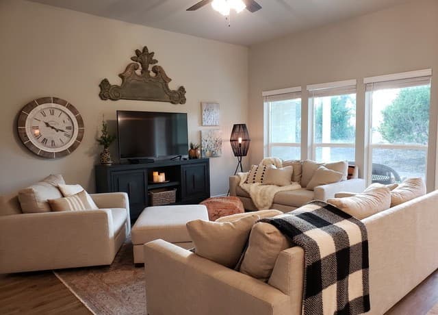 4-bedroom rental at 128 Frank Jones in Blanco, TX — photo 3