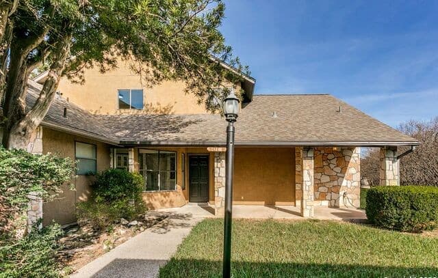 3-bedroom rental at 9380 Braun Rd Unit 501 B in San Antonio, TX — photo 1
