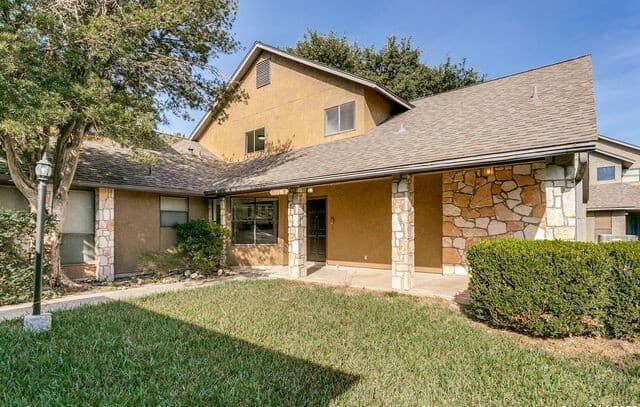 3-bedroom rental at 9380 Braun Rd Unit 501 B in San Antonio, TX — photo 2