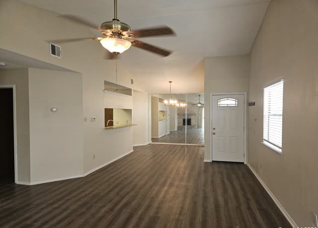 3-bedroom rental at 4410 Putting Green in San Antonio, TX — photo 1