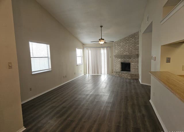3-bedroom rental at 4410 Putting Green in San Antonio, TX — photo 2