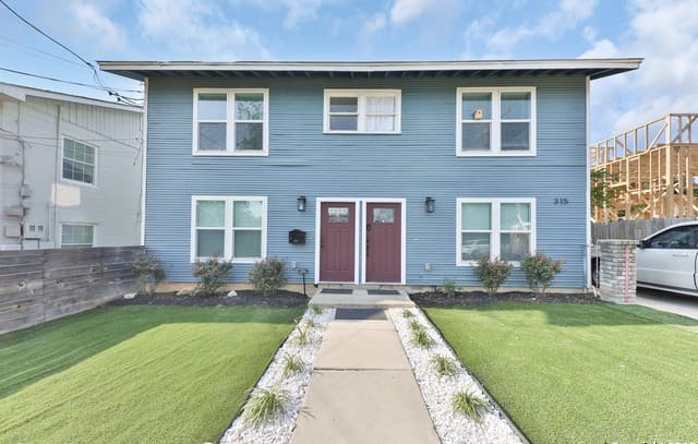 rental at 315 W Norwood in San Antonio, TX — photo 2