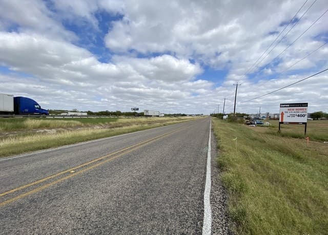 rental at 12030 E Interstate 10 in San Antonio, TX — photo 2