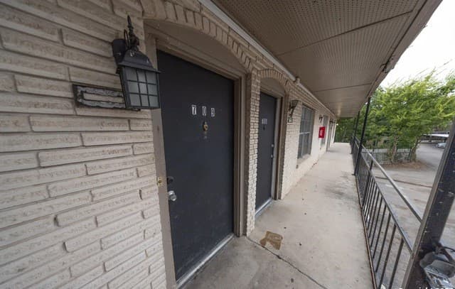 1-bedroom rental at 170 De Chantle Unit APT 709 in San Antonio, TX — photo 1