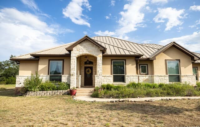 4-bedroom rental at 362 Coneflower in Spring Branch, TX — photo 2