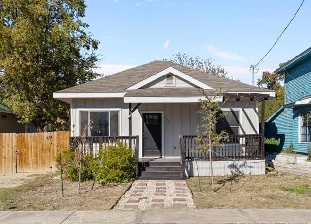 3-bedroom rental at 131 Chicago in San Antonio, TX — photo 1