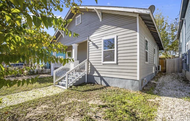 3-bedroom rental at 117 Magendie in San Antonio, TX — photo 3