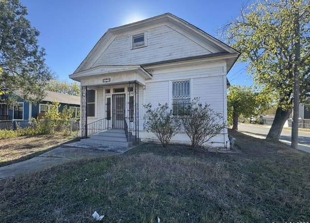 6-bedroom home for sale at 2424 Buena Vista in San Antonio TX