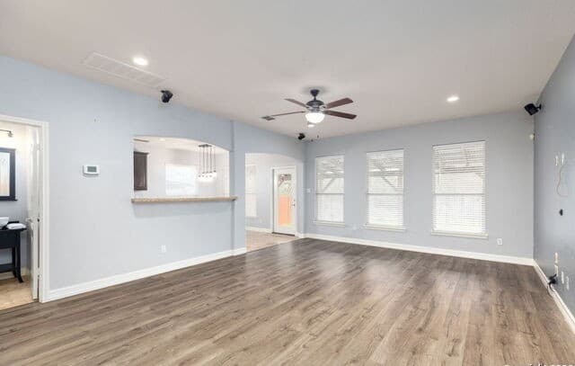 4-bedroom rental at 1206 Pinnacle falls in San Antonio, TX — photo 2